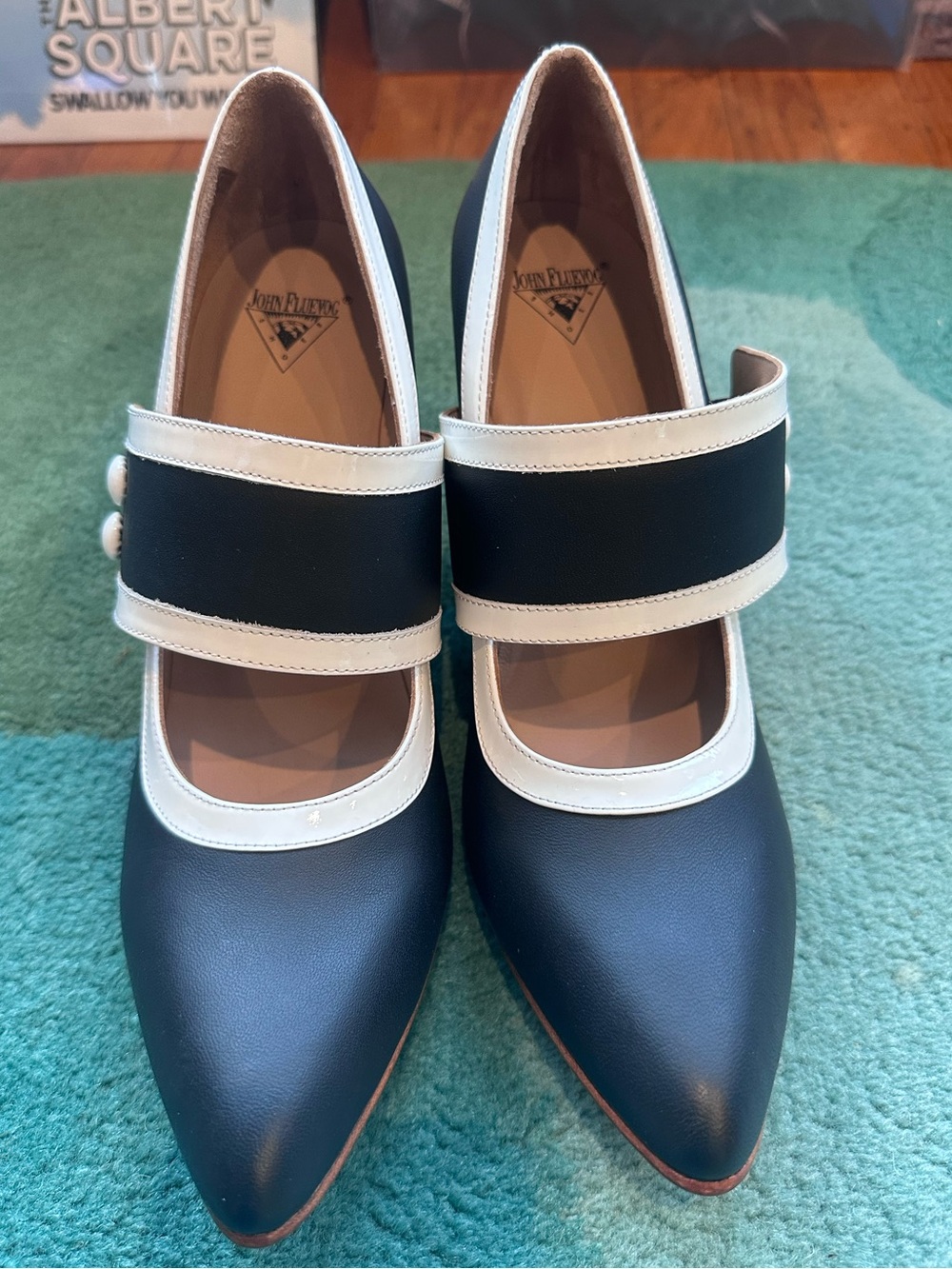 Fluevog NEW IN BOX Big Presence Zewde black/cream wide strap retro heel- 9 - Picture 3 of 16